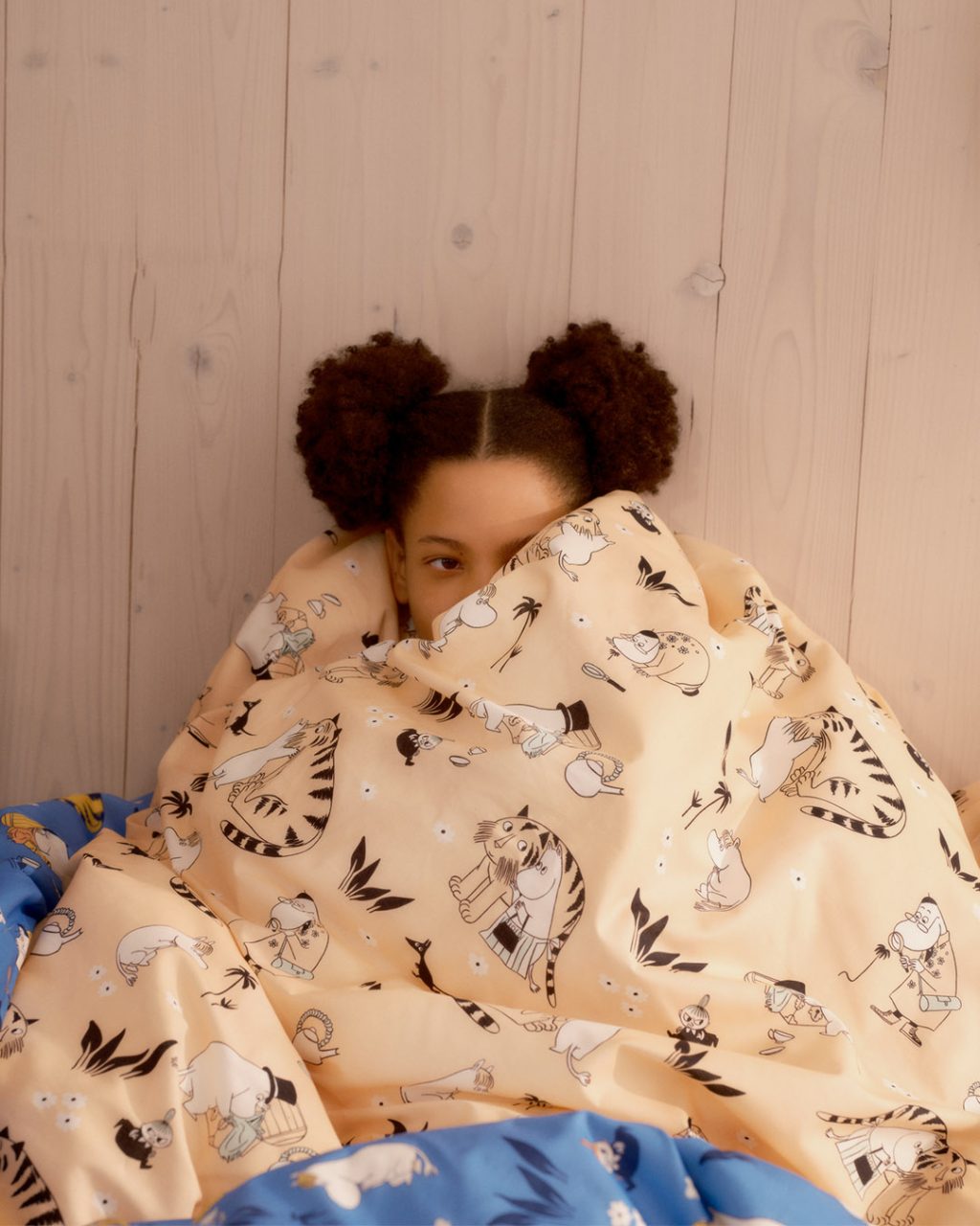 Girl with Garden Party bed set