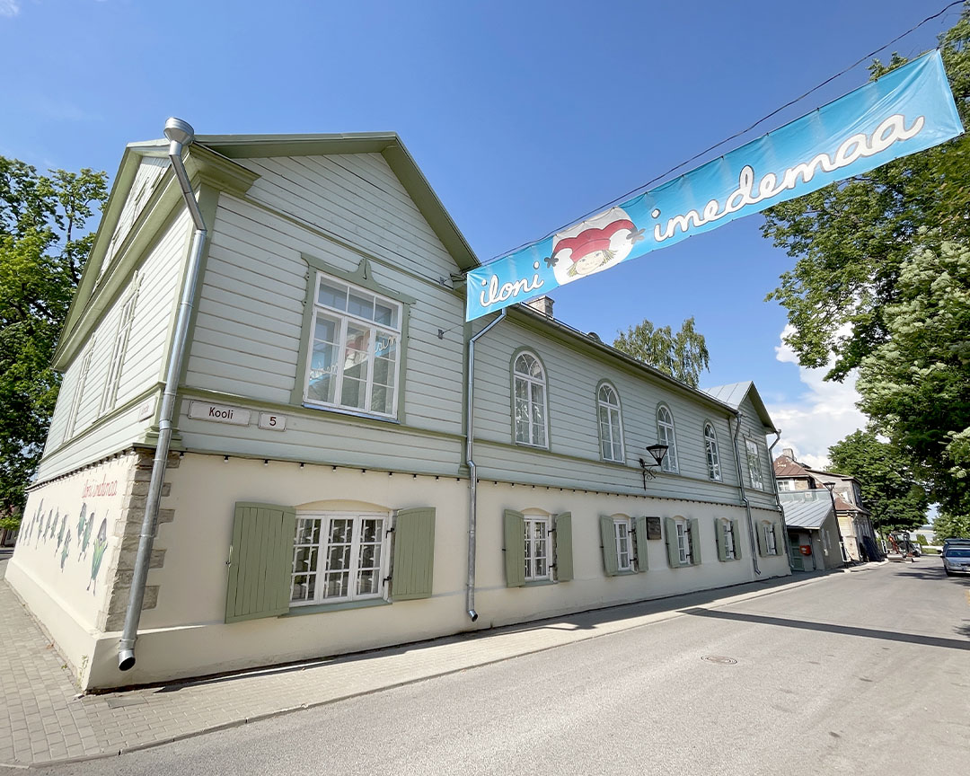 Exterior of Ilons Wonderland