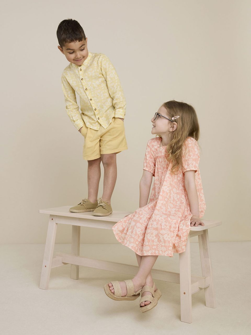 Girl and boy wearing carl larsson clothing