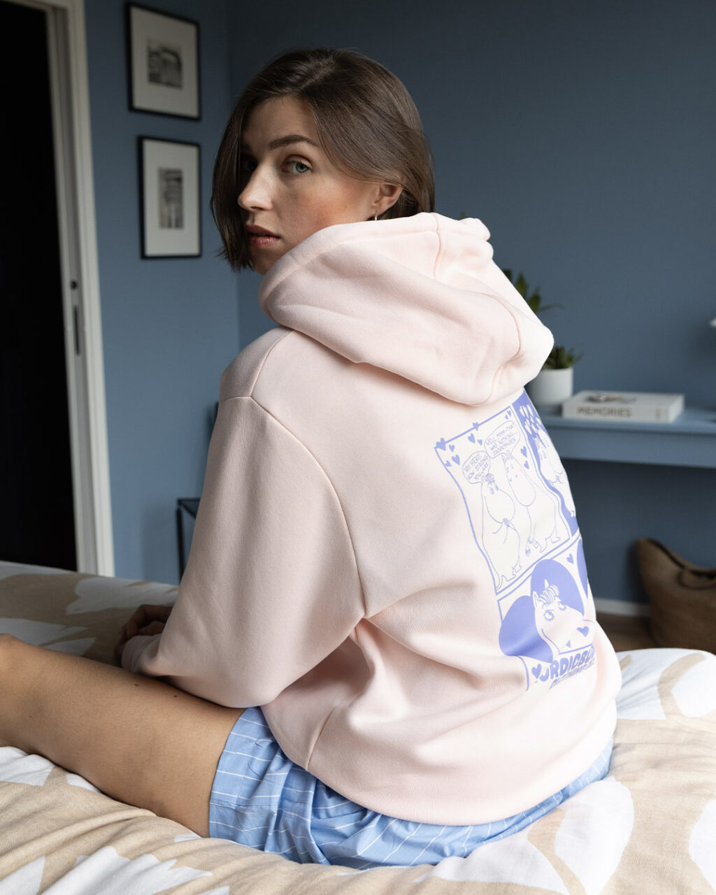 pink hoodie