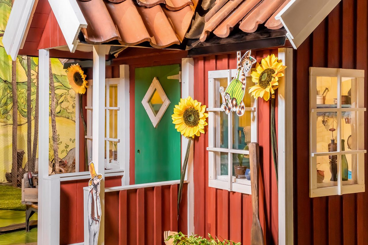 Pettson & Findus playhouse exterior