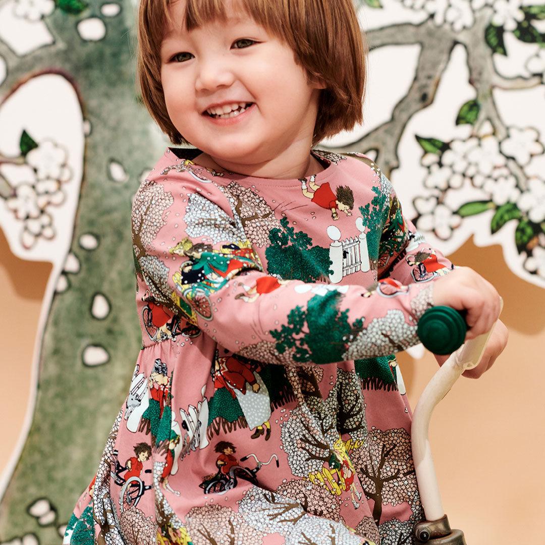 Girl wearing pink lotta dress