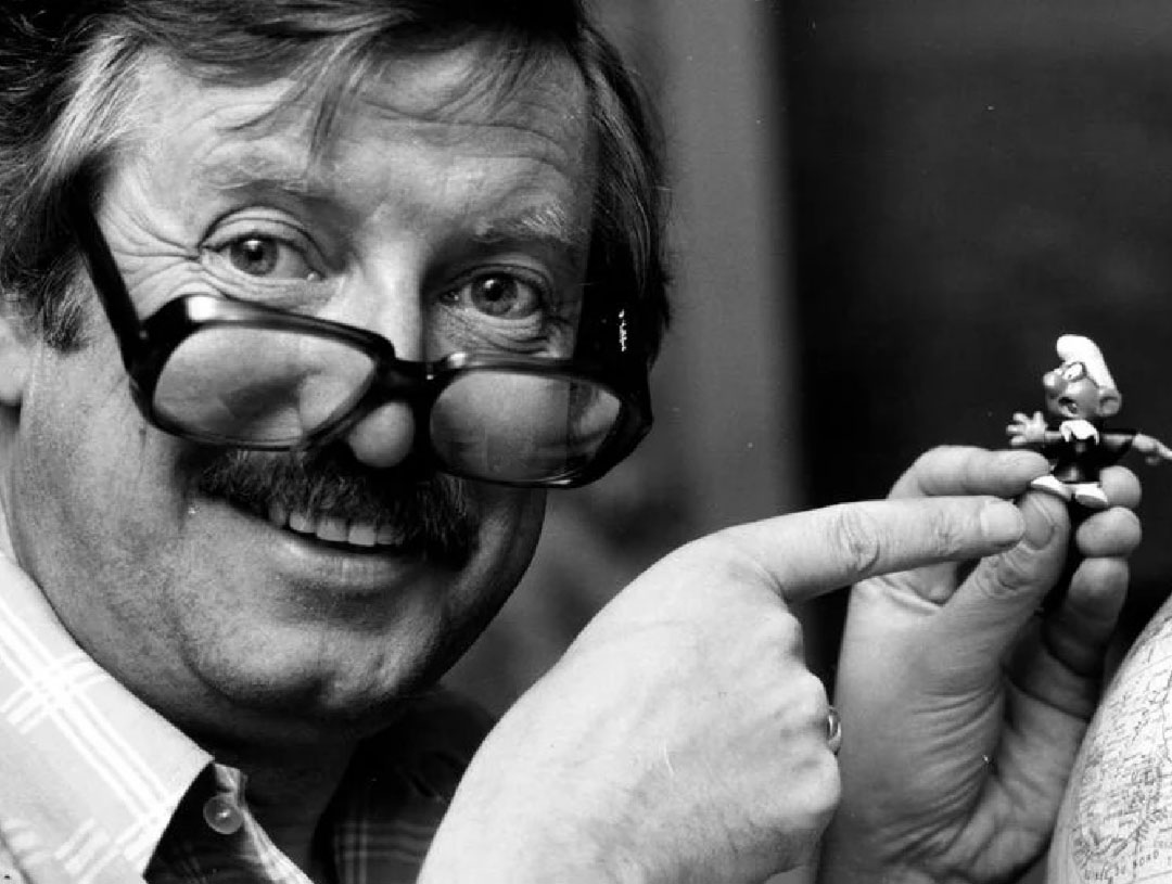 Photo of Pierre Culiford with a smurf